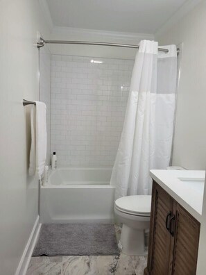 Hårføner og håndklær