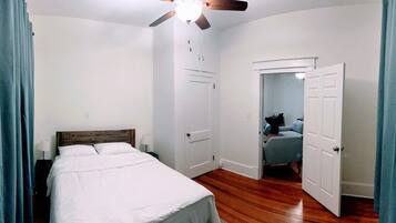 3 bedrooms, desk, iron/ironing board, travel cot