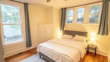 3 bedrooms, desk, iron/ironing board, travel crib