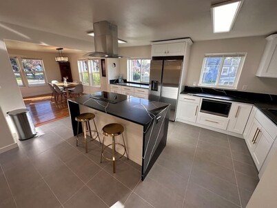 ALFRED ST AIR BNB - Perfect I-5 Stop • Sleeps 7 • SEA to PDX