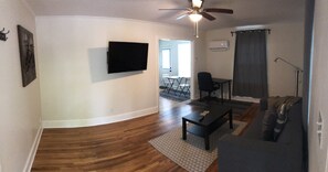 Smart TV, offices - Renovated  Space Close to Downtown - A (Durham)
