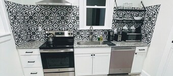 Renovated, Clean 1 bedroom in Forest Hills - B