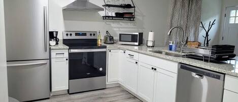Refrigerador, microondas, horno, placa de cocina