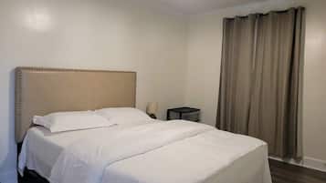 2 slaapkamers, een bureau, een strijkplank/strijkijzer, gratis wifi