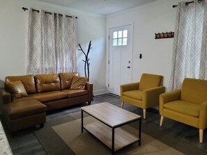 Smart TV, offices - New & Clean 2 Bed Walltown Home. Walk to Duke! B (Durham)