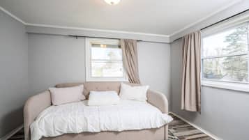 3 Schlafzimmer, Schreibtisch, Bügeleisen/Bügelbrett, kostenloses WLAN