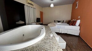 Apartament superior | Roba de llit d'alta qualitat, minibar i wifi gratuïta 