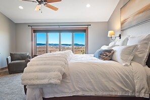 Luxury Villa, Multiple Bedrooms, Mountain View