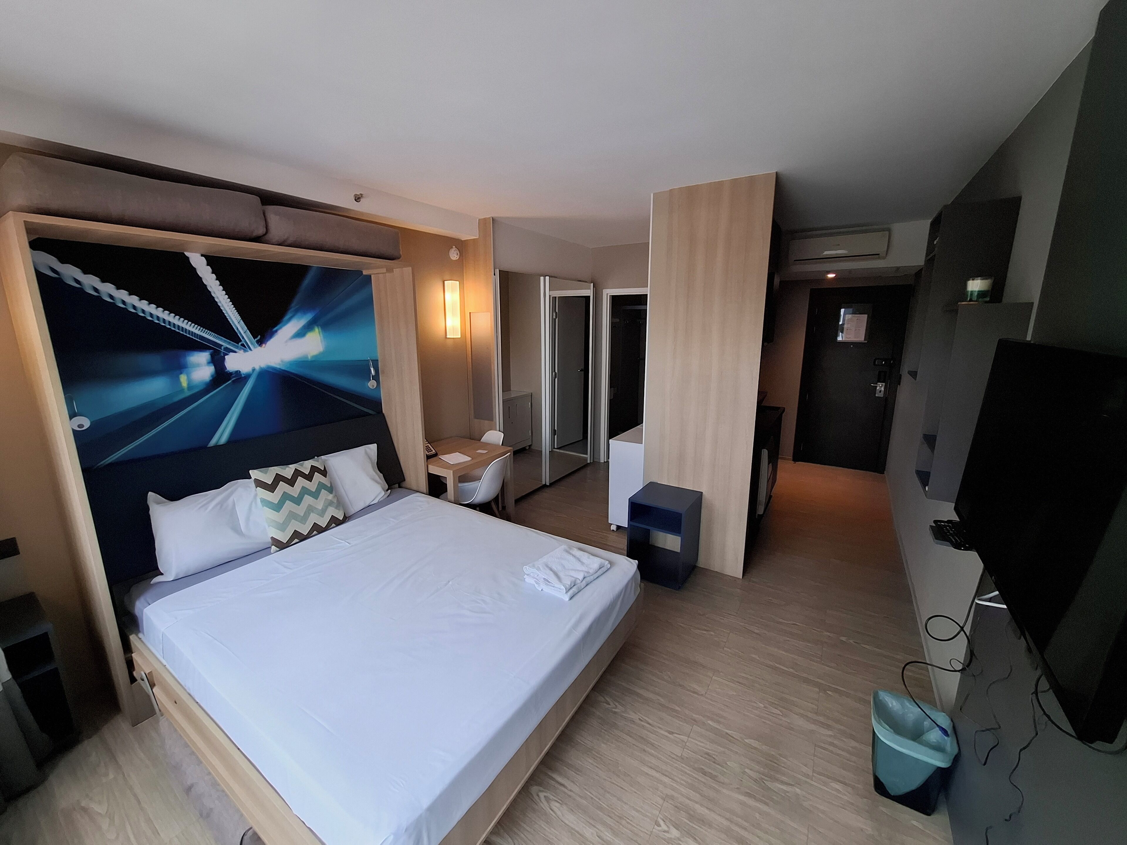 Classic Studio | Egyptian cotton sheets, premium bedding, Select Comfort beds