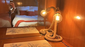4 chambres, bureau, fer et planche Ă  repasser, lit parapluie