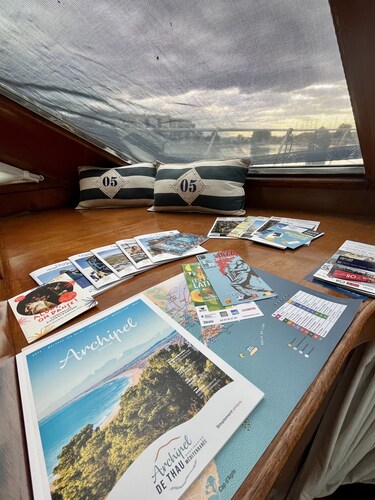 Yacht 2 to 8 berths facing Mont Saint-Clair