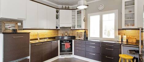 Réfrigérateur, micro-ondes, lave-vaisselle