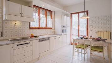 Réfrigérateur, four, lave-vaisselle