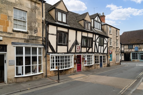 2 bed Cotswold Stone Cottage -Pyatt's Pad