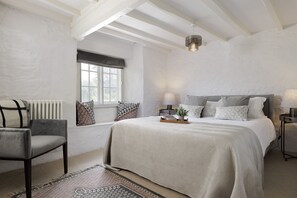 3 chambres, fer et planche à repasser, Wi-Fi, draps fournis