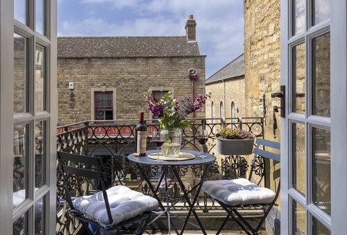Stylishly presented holiday apartment in the Cotswolds - Molls Yard