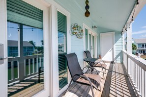 Property grounds - Waterfront Key Allegro Condo w/ Balcony & Pool (Rockport)