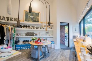 Dining - Designer Home in Sag Harbor-Just 5 min to village! (Sag Harbor)