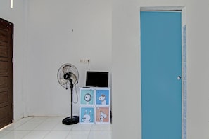 Room - Spot On 91828 Homestay Dinda Syariah (Pekanbaru)