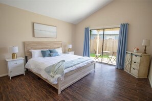 3 bedrooms, travel cot, WiFi - Lookout Lake Conroe April Sound Private Backyard with hot tub (Montgomery)