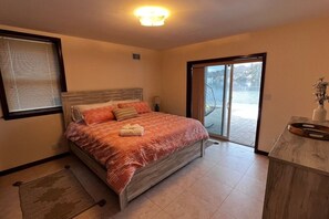 Desk, iron/ironing board, WiFi, bed sheets - Private Dock/Indoor Pool/Sauna/Hot Tub - Sleeps 14 (White Lake)