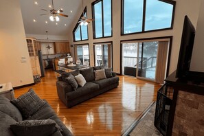 TV, video games, stereo - Private Dock/Indoor Pool/Sauna/Hot Tub - Sleeps 14 (White Lake)
