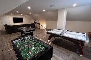 Games room - Private Dock/Indoor Pool/Sauna/Hot Tub - Sleeps 14 (White Lake)