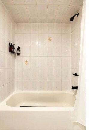 Towels, soap, shampoo, toilet paper