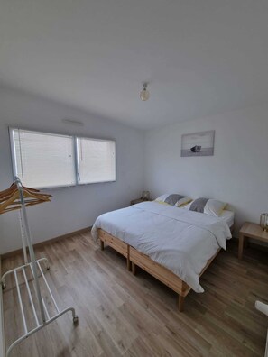 4 bedrooms, bed sheets