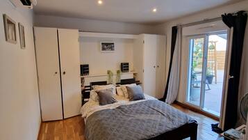 3 slaapkamers, een strijkplank/strijkijzer, wifi, beddengoed