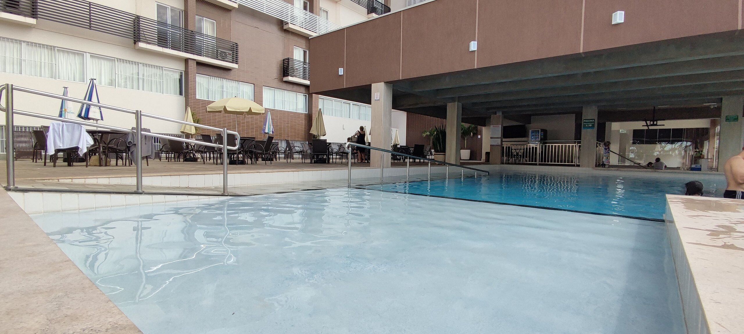 2 piscinas externas, piscina aquecida, guarda-sóis, espreguiçadeiras