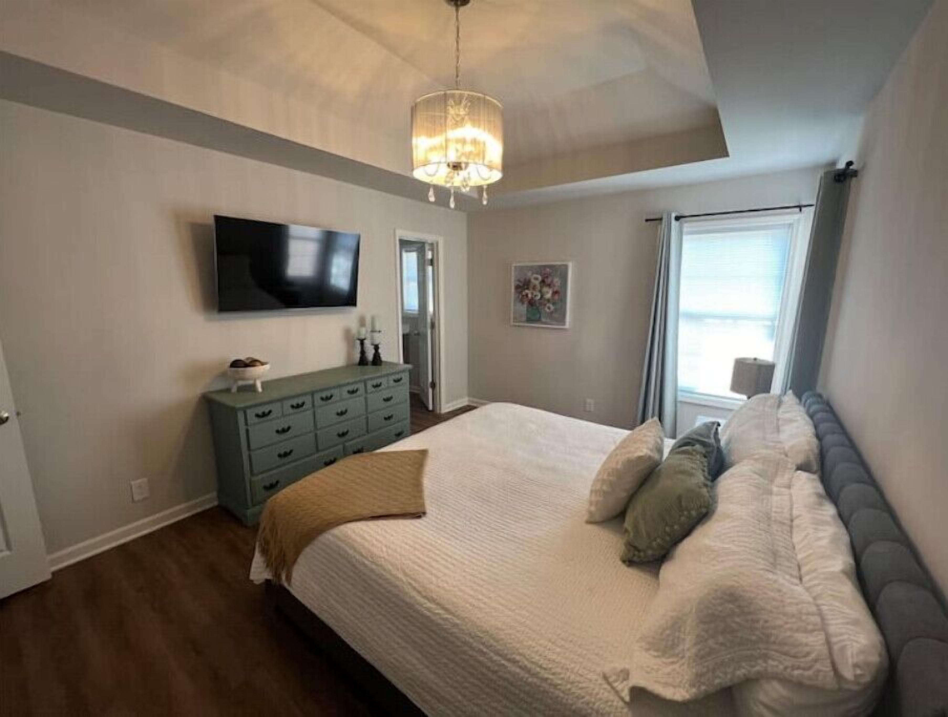 3 bedrooms, iron/ironing board, free WiFi, bed sheets