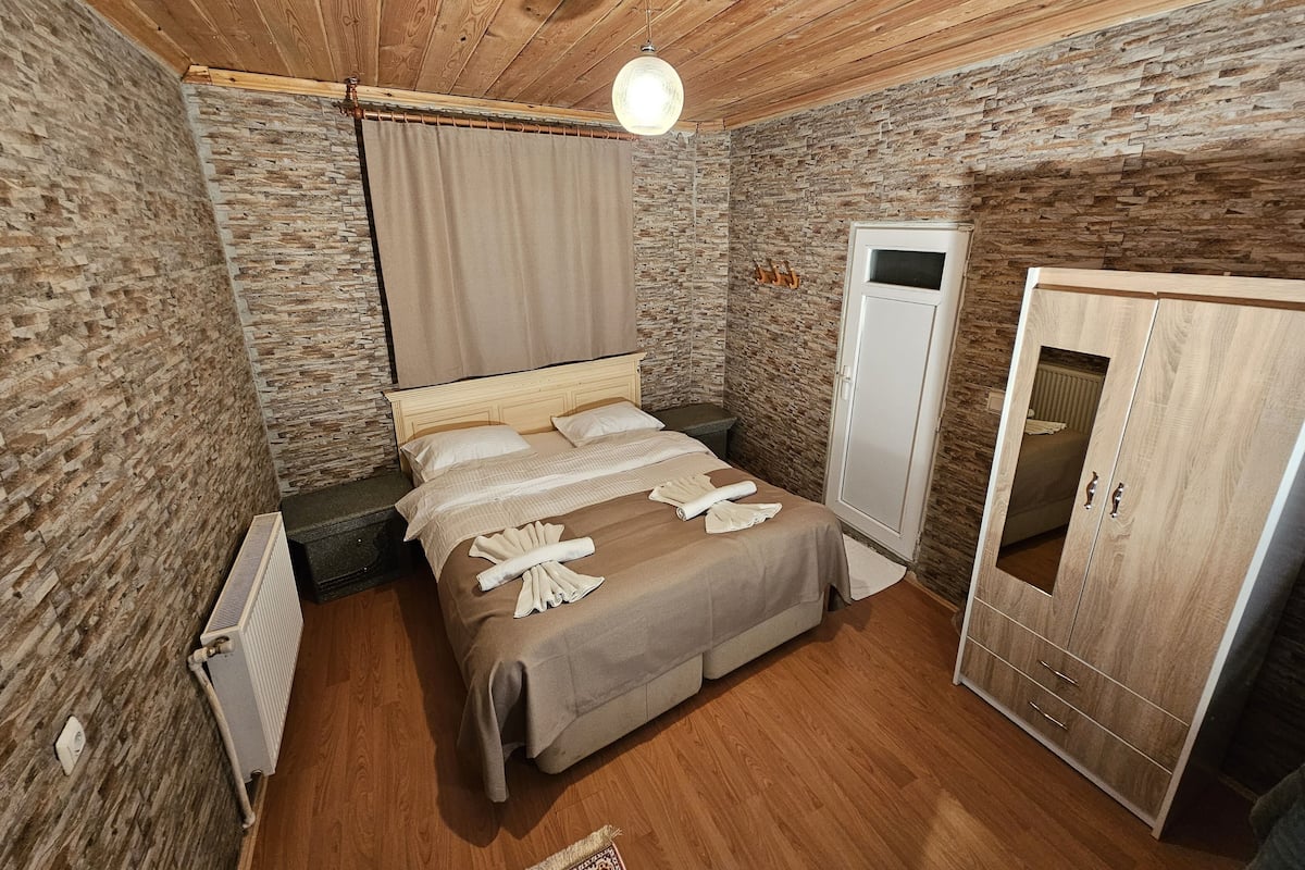 1 bedroom, premium bedding, soundproofing, iron/ironing board