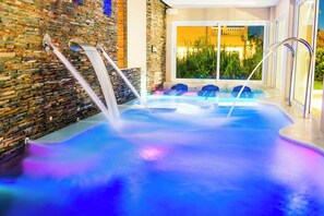 Espace de soins pour les couples, sauna, bain Ă remous, hammam, hammam