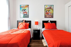 4 Schlafzimmer, Schreibtisch, Bügeleisen/Bügelbrett, Reisekinderbett