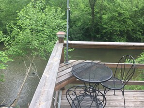 Outdoor dining - THE CABIN ON THE MAYO RIVER. SURROUNDED BY STATE PARK. PRIVATE WATERFRONT
 (Ridgeway)