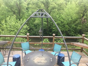 Outdoor dining - THE CABIN ON THE MAYO RIVER. SURROUNDED BY STATE PARK. PRIVATE WATERFRONT
 (Ridgeway)