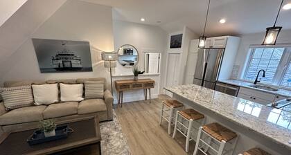 Stylish renovated apartment, 2 miles from town, private gardens & fire pit