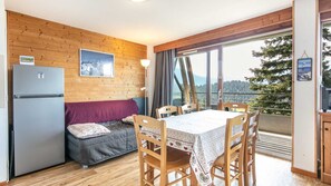 TV - Sublime 4/6-person apartment at the foot of the slopes, mountain view balcony (Chamrousse)