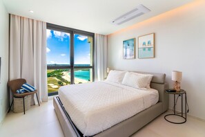 2 chambres, coffres-forts dans les chambres, fer et planche à repasser