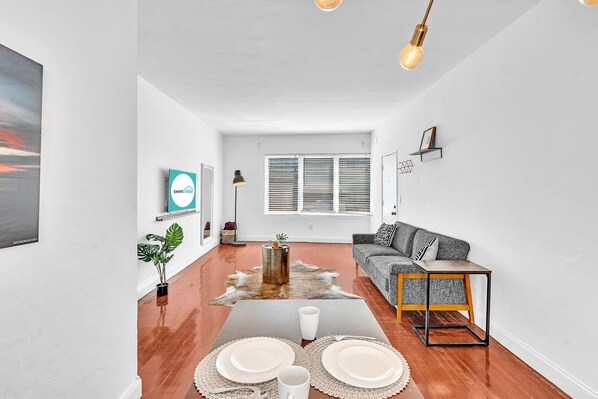 Basic Apartment, 1 Queen Bed with Sofa bed | Dining - Garden Suite 1-hosted by Sweetstay (Miami Beach)