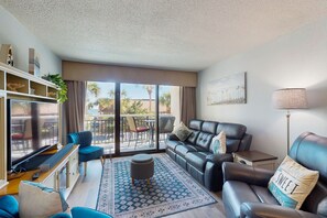 TV - Inviting oceanfront condo with balcony, pool, hot tub, sauna, & W/D (Myrtle Beach)