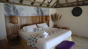 Cabin | Blackout drapes, free WiFi, bed sheets