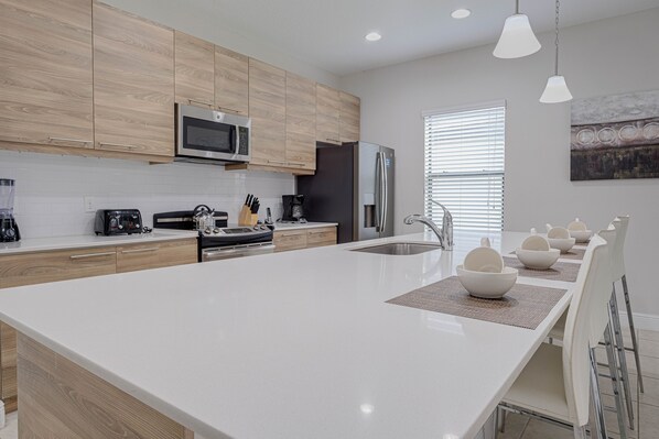 ハウス 4 ベッドルーム | 専用キッチン | 冷蔵庫、オーブン、コーヒー / ティーメーカー、トースター