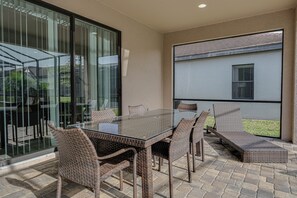 ハウス 4 ベッドルーム | 屋外ダイニングエリア