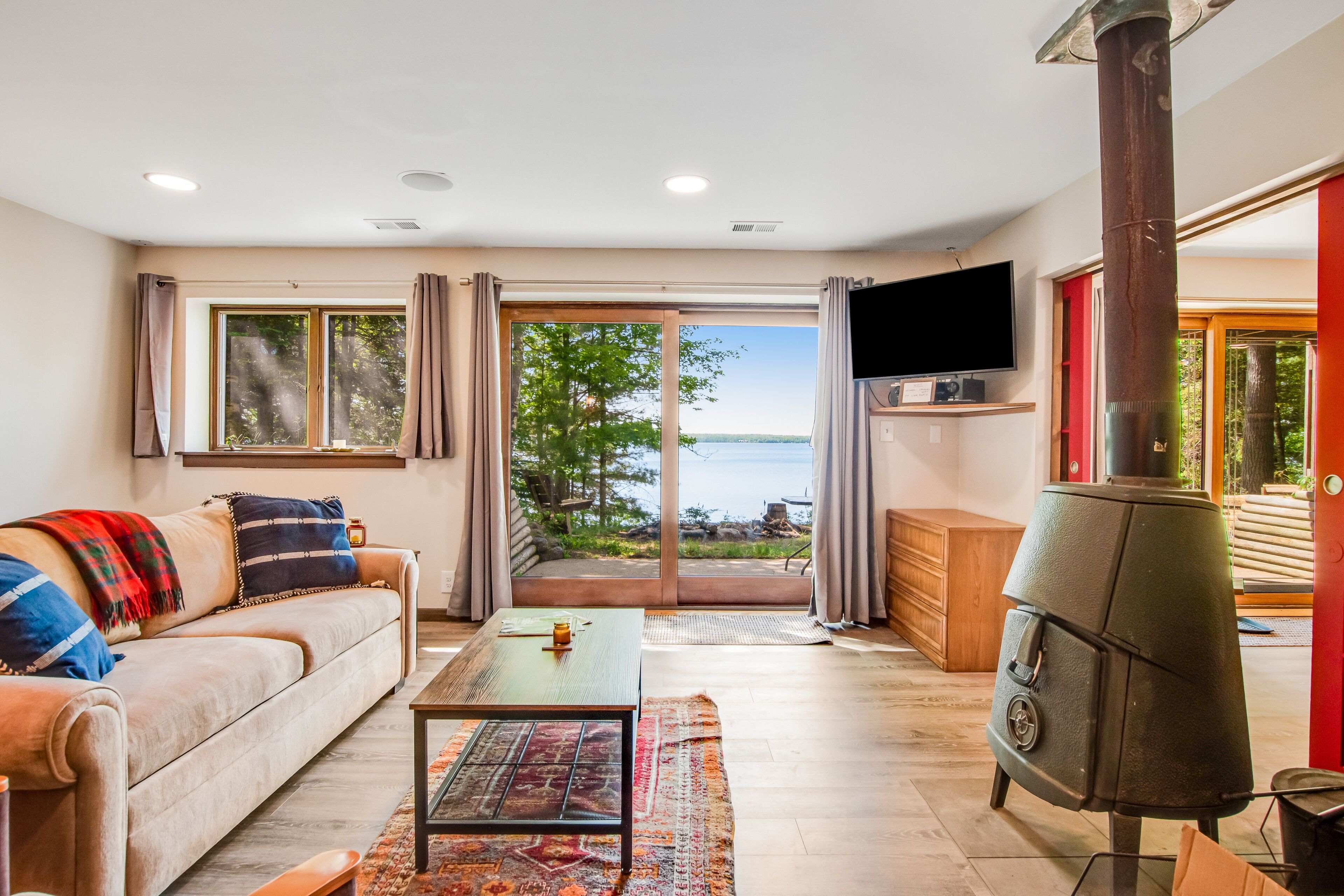 Lakeside living with dock access, firepit, grill, & W/D - dog-friendly