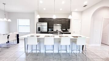 Huis, 4 slaapkamers | Privékeuken | Een koelkast, een oven, een koffiezetapparaat/waterkoker