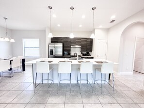 House, 4 Bedrooms | Private kitchen