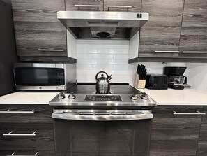 House, 4 Bedrooms | Private kitchen