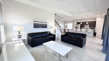 Casa, 4 habitaciones | Área de sala de estar